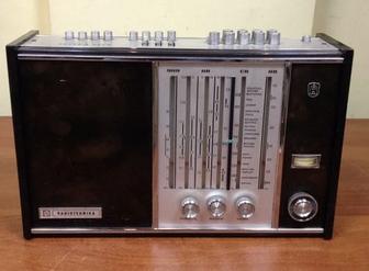 Продам винтажный радиоприемник Рига 104