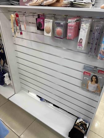 Продаётся витрина с эконом панелью, на колёсах. Подходит для островка в тор