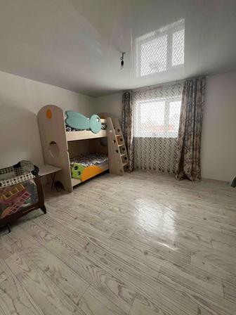 Продам двухъярусную кровать с катодом и шкафом срочно