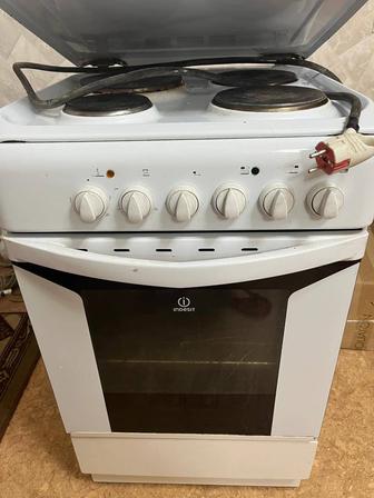 Продам электрическую 4х комфорочную плиту