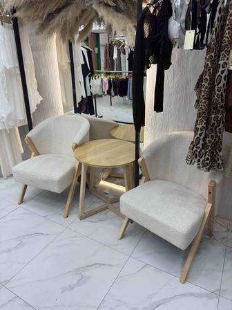 Продам стол и 2 кресла