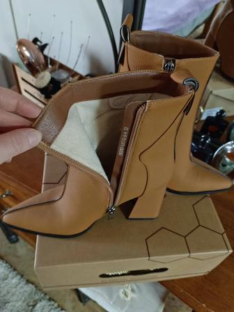 Продам ботинки