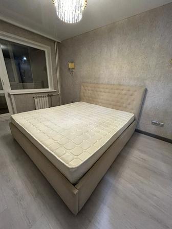 Кровать двух спальный,с матрасом