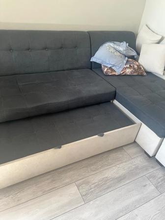Срочно продам диван в хорошем состоянии