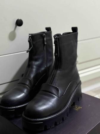 Женские ботинки