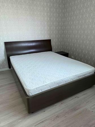 Продам кровать с матрасом