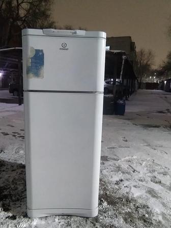 Продам холодильник в отличном рабочем состояние гарантия есть