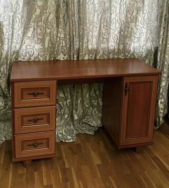 Стол письменный Классика