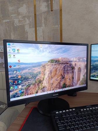 Продам fullhd монитор Phillips 243v