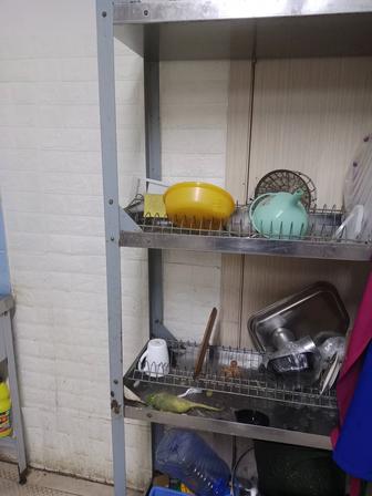 Продаю железный полки стеллажи и стол для столовый