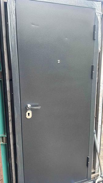 Продается металлическая дверь
