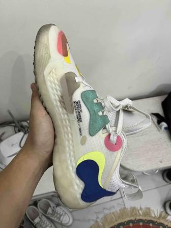 пара баскетбольных кроссовок Adidas harden vol.5
