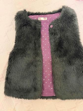 Жилетка черная