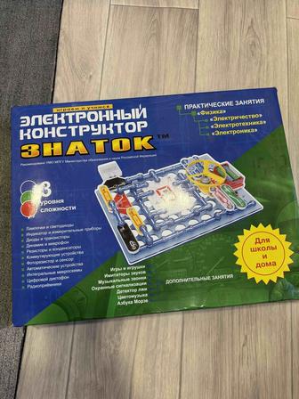 Продам электронный конструктор Знаток