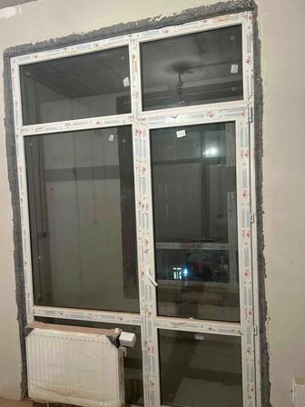 Продам пластик витражный с дверью (новый)