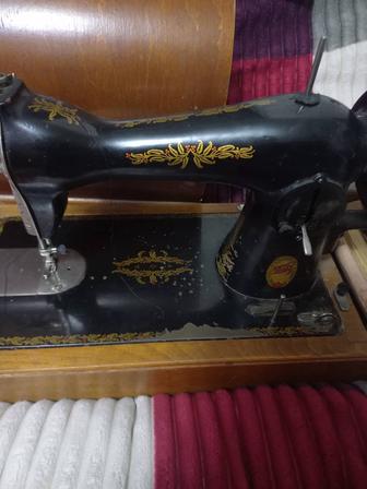 Швейная машинка времени СССР. Бесплатно