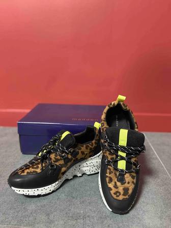 Кроссовки Madden Girl Akima Leopard