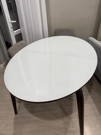 Стол обеденный и 4 стула