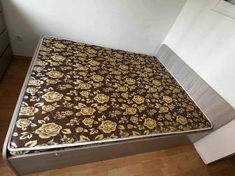 Продаю шкаф купе с кроватью 1 тумба прикроватная и комод