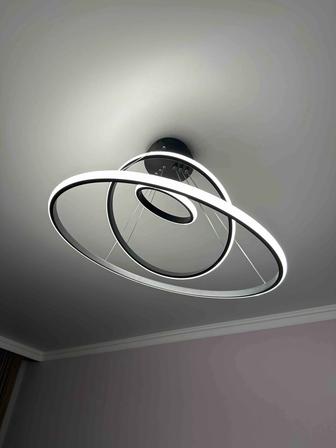 Продам люстру и светильник вместе