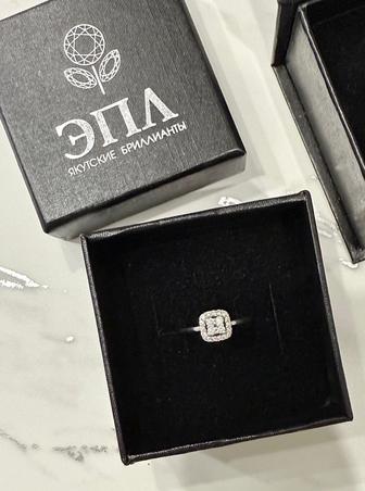 Кольцо из белого золота с бриллиантами