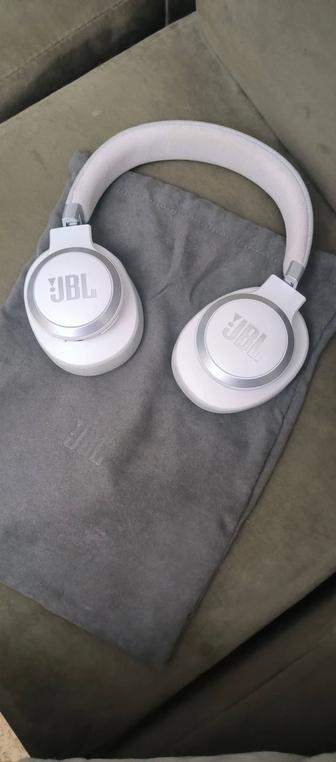 JBL Live 770NC