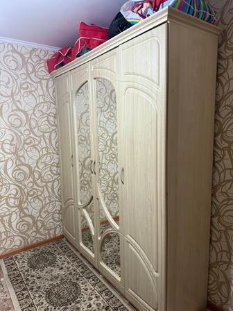 Продам срочно шкаф и кровать с матрасом