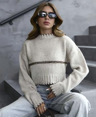 Тонкий стильный свитер новый