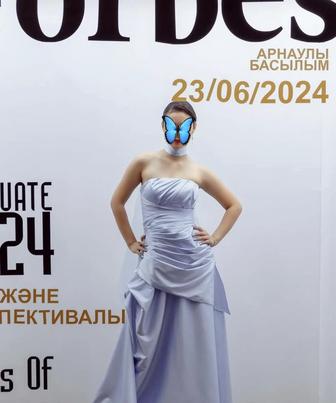 Потрясающее голубое платье на корсете как новое!