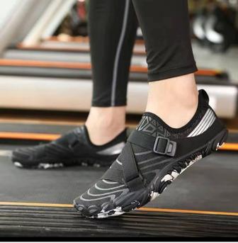 Аквасоки, аквашузы, коралки, босоногие кроссовки для фитнеса