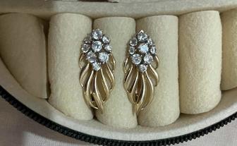 Продам женские золотые сережки