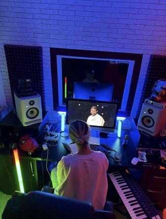 Диктор Озвучка на русском, английском и казахском языках.