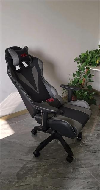 Игровое компьютерные кресло