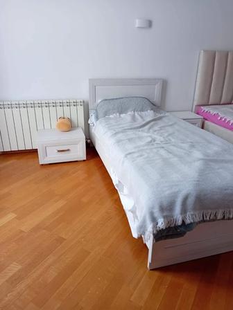 Продам набор, кровать тумбочка стол