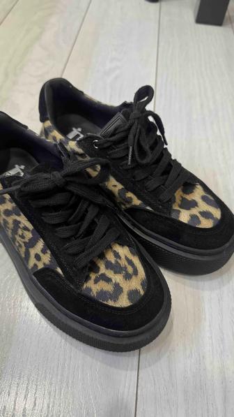 Продам женские кеды