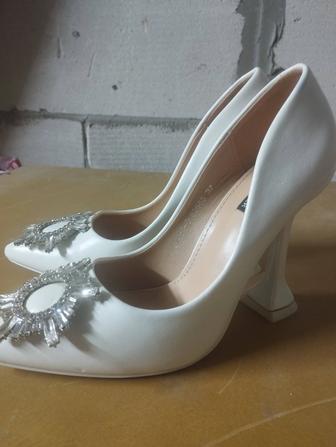 Туфли белые