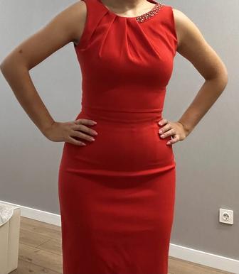 Платье красное