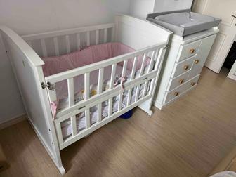 детская кровать и комод