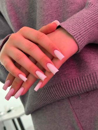 Модель на маникюр