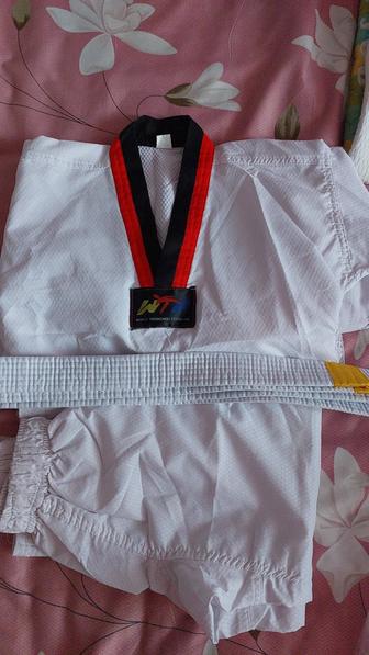 Продам костюм для таэквондо и принадлежности к нему