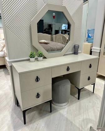 Продается туалетный столик Стелла