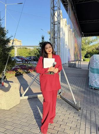 Ведущая,певица