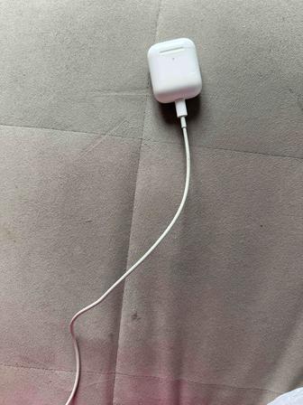 Продаю AirPods