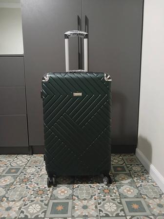 Продам чемодан размер L , 25 - 30 кг