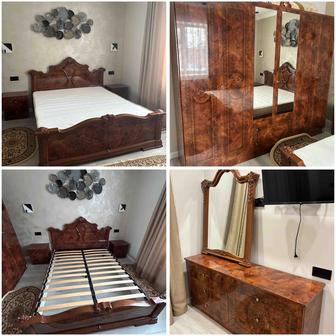 Продам спальный гарнитур с новым матрасом