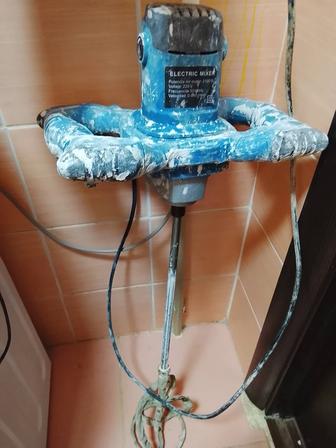 Продаю миксер строительный