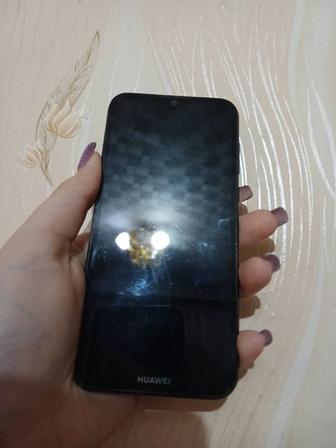 ПРОДАМ ТЕЛЕФОН б/у Huawei y5 2019