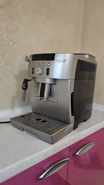 Кофемашина DeLonghi Magnifica S Smart (Италия)