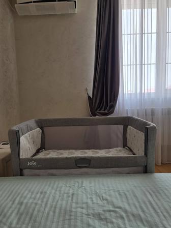 Манеж Joie с функцией качания