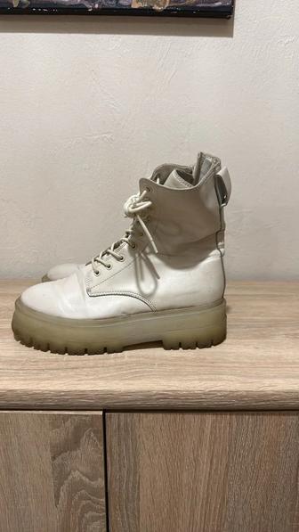 Ботинки светлые